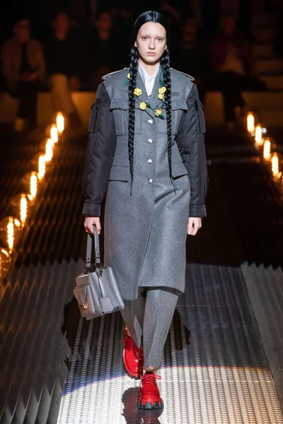Look 12